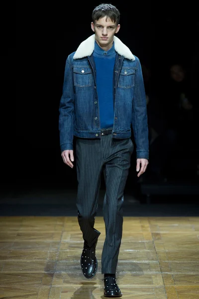 Look 17